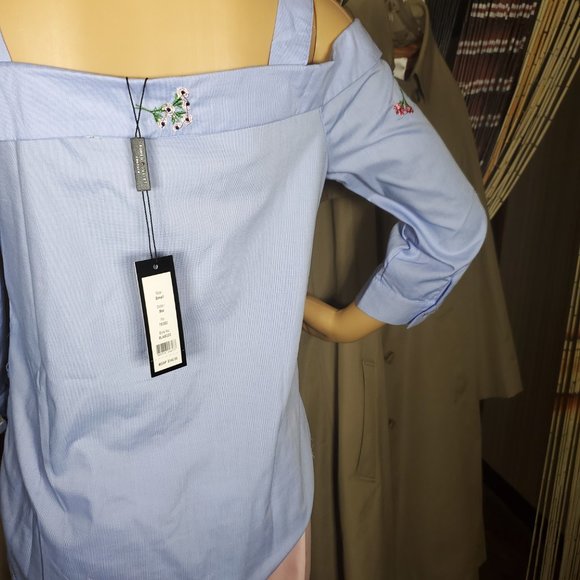 Romeo & Juliet Couture Blue & White Embroidered Cold Shoulder Blouse  Size S NWT - Picture 5 of 6